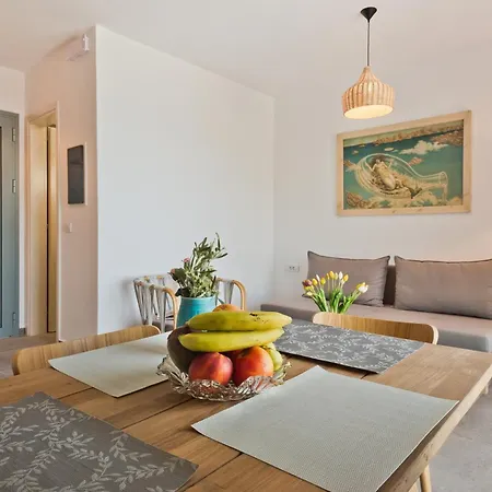 Myrthea Luxury * Kyra Panagia