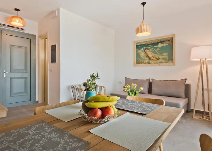 Myrthea Luxury * Kyra Panagia