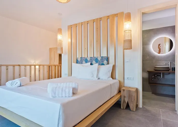 Myrthea Luxury * Kyra Panagia